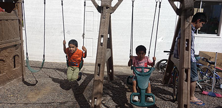 Desobediencia, agresividad o apego excesivo en niños.