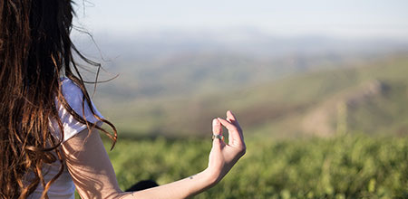 Aceptación de pensamientos y emociones No juzgues tus pensamientos o emociones