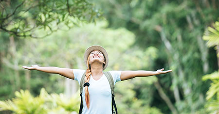 Construir momentos felices Imagen que representa el proceso de encontrar y vivir la felicidad cada día