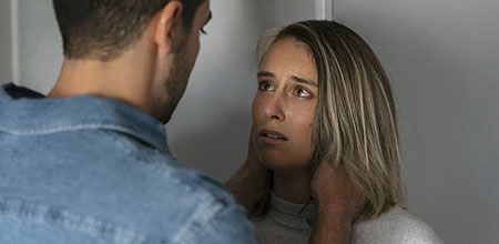 El control a través de la violencia: un patrón aprendido La violencia es algo aprendido por el ser humano y utilizado para ejercer control